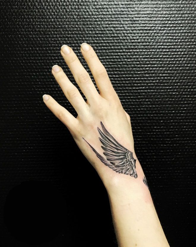 Фото татуировок с надписями на руках: смысловая нагрузка и стильные решения